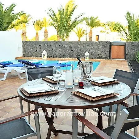 Villa Playa Blanca Sleeps 6 Pool Air Con Wifi *